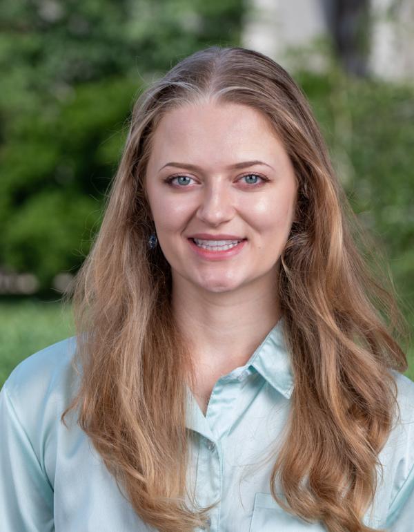 Elizabeth Izydore headshot