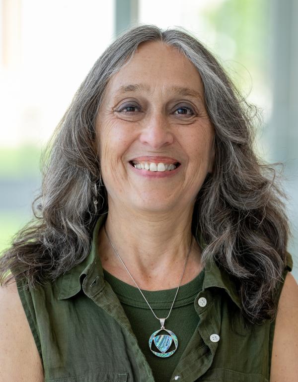 Leslie Pick headshot