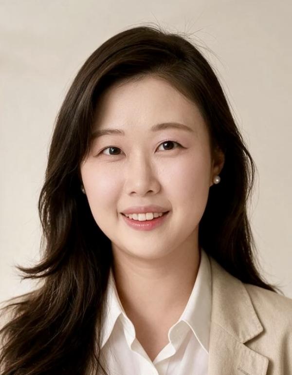 Ji Young Choi headshot